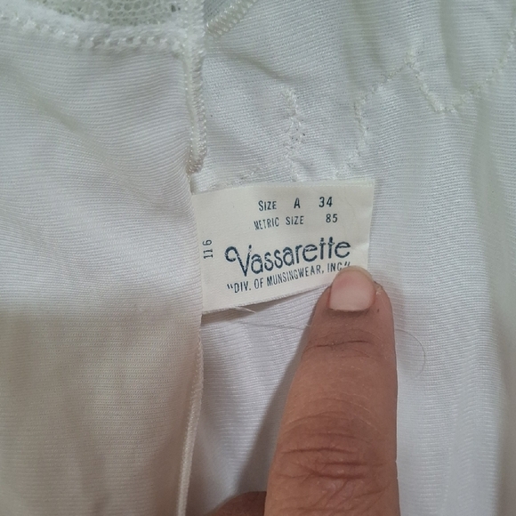 Vassarette White Lace Chemise with Adjustable Straps Size 34 A - Picture 8 of 10